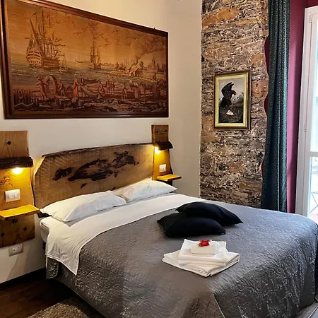 La Taverna Del Metallo Värdshus