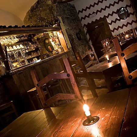 Värdshus La Taverna Del Metallo