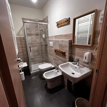 塔沃纳梅塔罗宾馆 斯培西亚