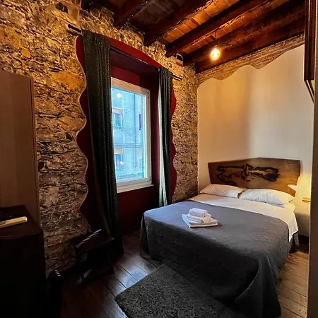 塔沃纳梅塔罗宾馆 *