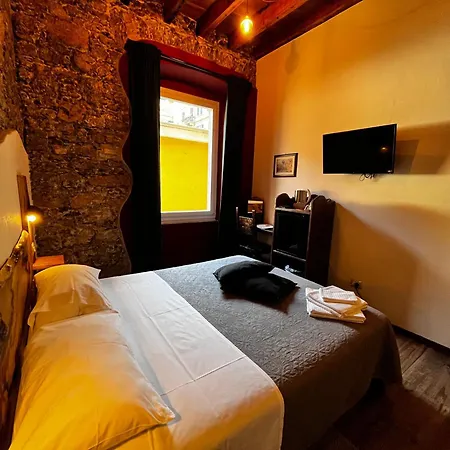 塔沃纳梅塔罗宾馆 *