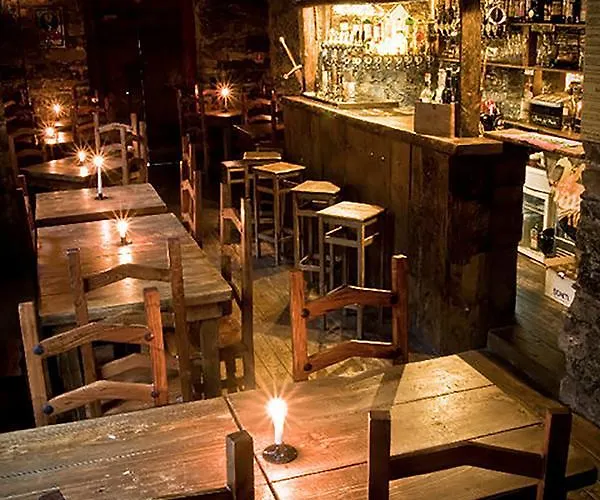 La Taverna Del Metallo Zajazd La Spezia